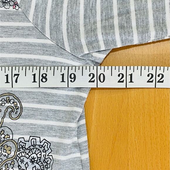 Zenergy By Chico's Top Women's 1 U.S. Medium 8 Gray Paisley Striped Long Sleeve - Picture 5 of 6